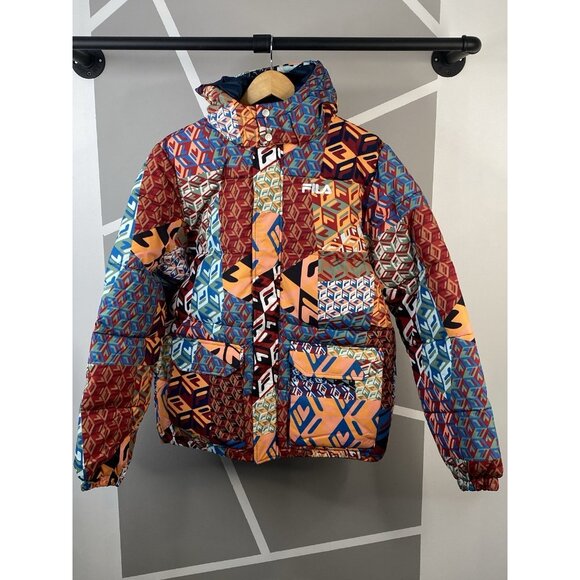 NWT FILA Men’s L Vostok Puffa Puffer Jacket Full Zip AOP Hooded F22UASM1 933 - Picture 1 of 16